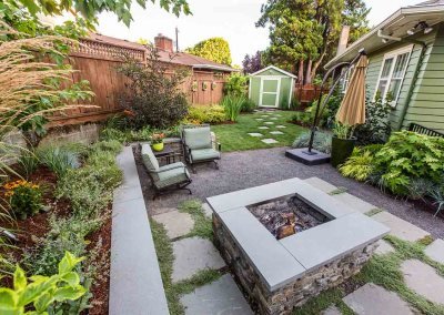 modern square fit pit in yard by Dennis' 7 Dees