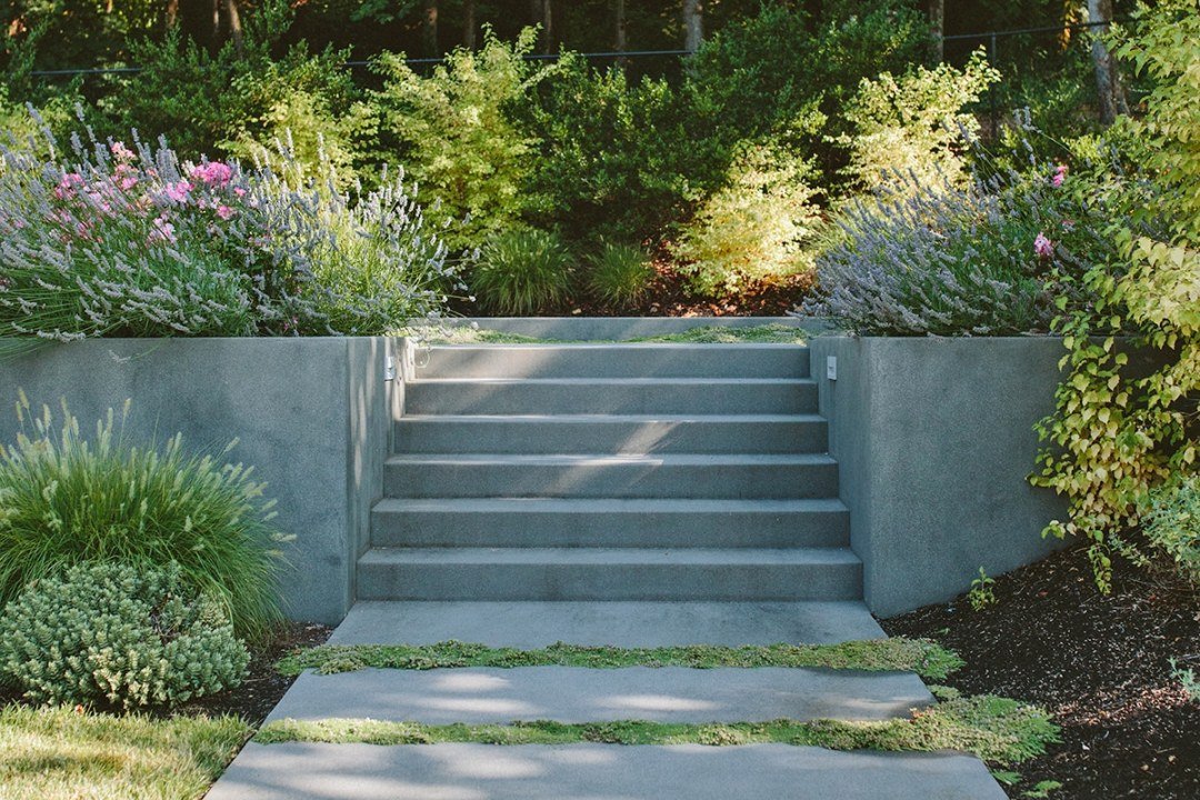 Paved concrete stairs and planters by Dennis' 7 Dees Landscaping Paved concrete stairs and planters by Dennis' 7 Dees Landscaping