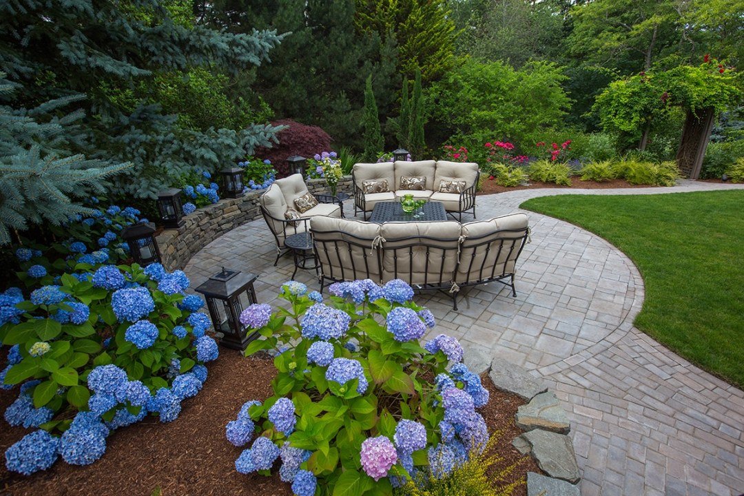 tranquil garden patio with hydrangeas by Dennis' 7 Dees beautiful patio with hydrangeas