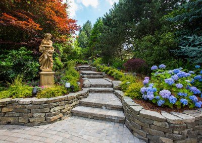 hardscaped path and steps to tranquil garden by Dennis' 7 Dees
