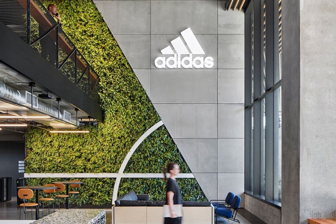 Living wall at adidas in Portland, Oregon designed by 7 Dees Urban Plantscapes 2-storey living wall with logo in Adidas headquarters, designed by 7 Dees Urban Plantscapes