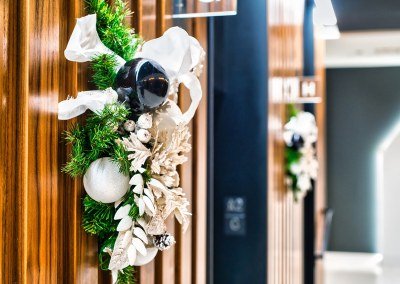 holiday decor - column spray