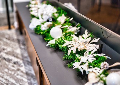 modern garland holiday decor