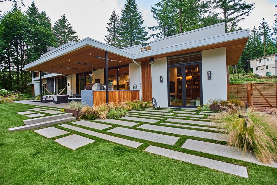 Modernist backyard and living area with PNW plants- 7 Dees Landscaping