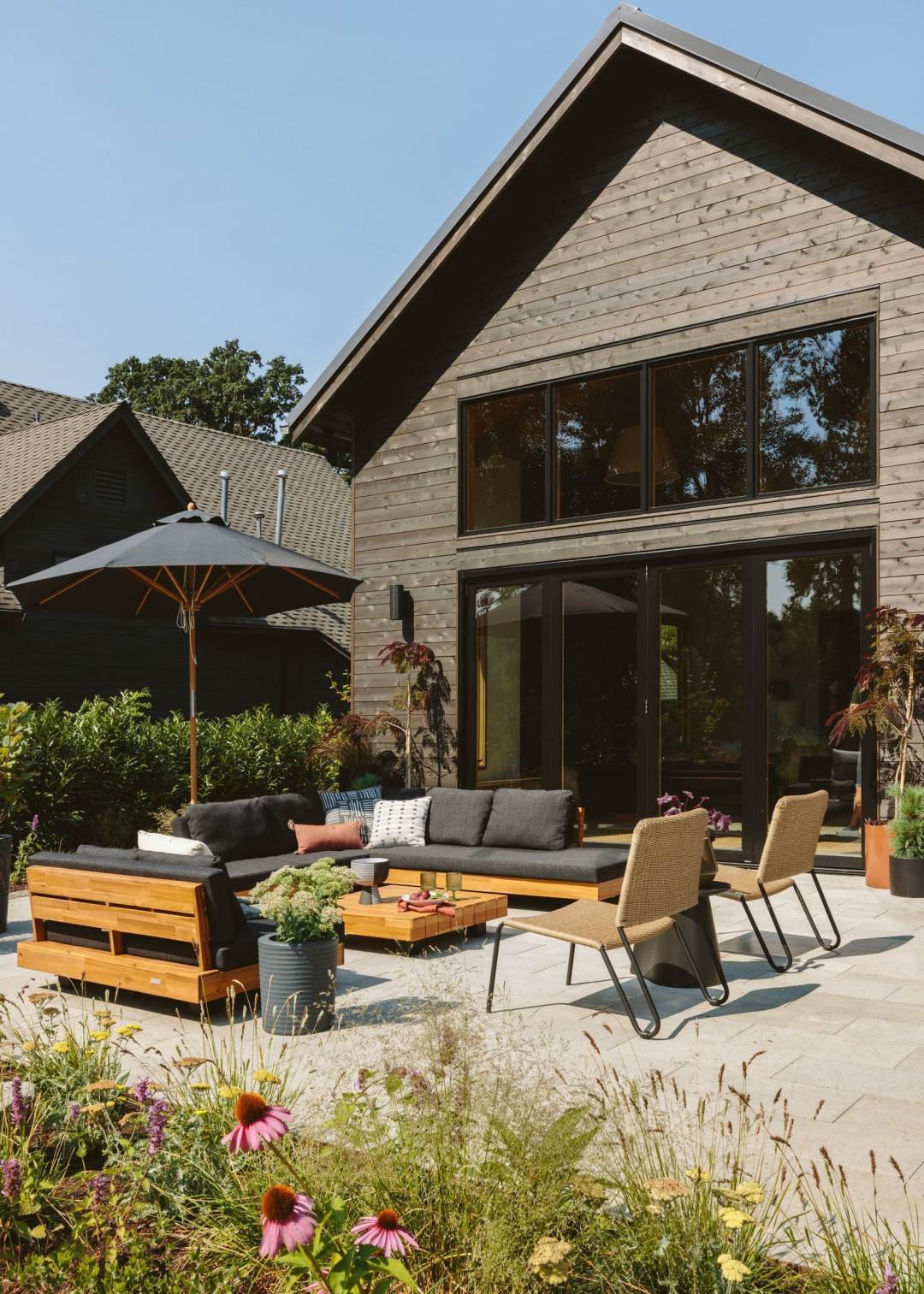 Emily-Henderson_River-House_Article-Furniture_Patio-Reveal_6_crop